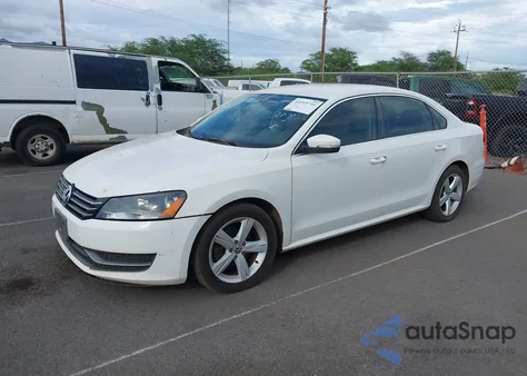2013 Volkswagen Passat 2.5L Se z USA, uszkodzony, nr VIN 1VWBP7A30DC055751